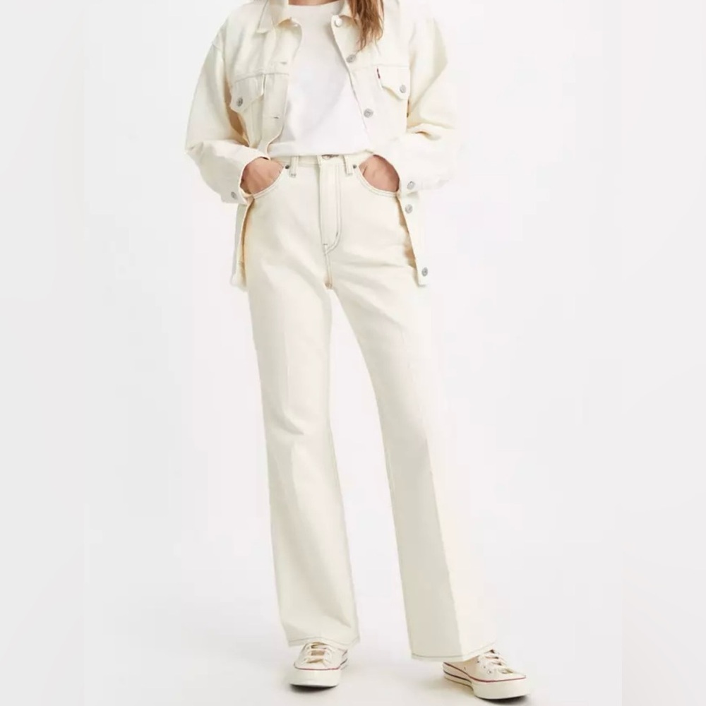 Levi’s Premium 70s Movin’ On High Rise Flare Jeans in Sunny Cream - Picture 2 of 15